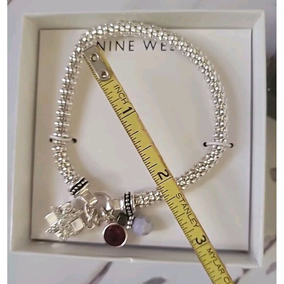 Nine West Present Charm Beaded Charms Silver Tone  Stretch Holiday Bracelet NIB - Picture 5 of 5